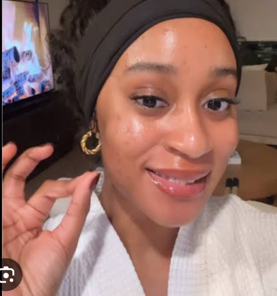MBMBSkin's tweet photo. THE DAY SHE STOPPED DOING THIS, HER FACE STARTED LOOKING YOUNGER AGAIN

The day she stopped using scrubs ...

Scrubs are marketed as a product to make you young through exfoliation but it ultimately does the opposite

At 41 debidoo Joao neves wan bissaka Portugal Croatia ororo https://t.co/G4weNkGZCm