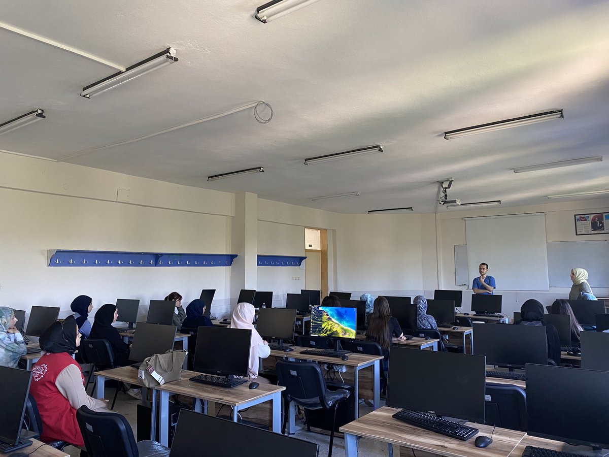 karataygm's tweet photo. Merkez Anadolu İmam Hatip Lisesi öğrencilerimizle Konya Teknik Üniversitesi Mühendislik Fakültesi’ni ziyaret ederek mühendislik alanlarını  tanıma fırsatı bulduk. Akademik ortamı gözlemleyen öğrencilerimiz, laboratuvarları inceleyip üniversite hayatı hakkında bilgiler edindiler. https://t.co/GFgJxuzeHF