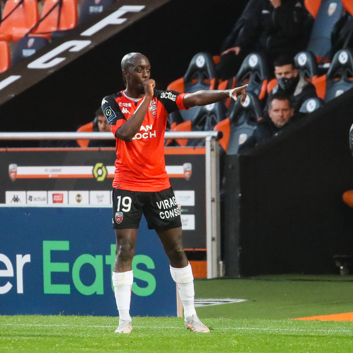ActuL1_'s tweet photo. WISSA ÉGALISEEEE 🤩🤩🇨🇩

UN ANCIEN DE LIGUE 1 

Coucou @FCLorient https://t.co/4pdi3FfC8t