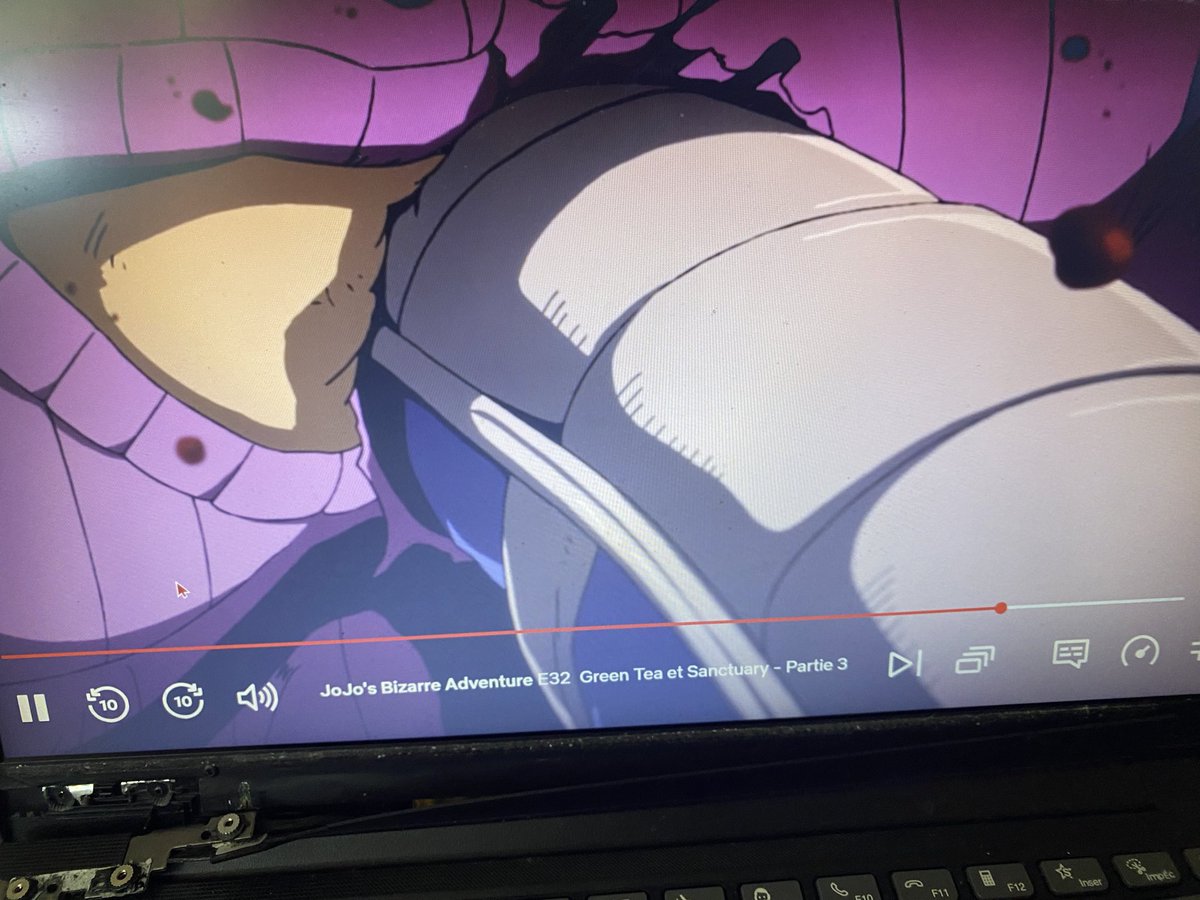 Aslanlol_'s tweet photo. Mais stop putain! #trou #skyannwatchingjojo https://t.co/O1zW0l63mU