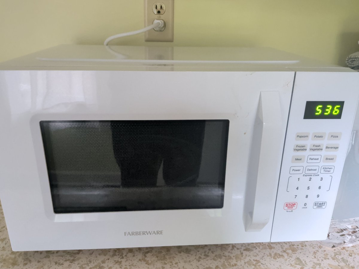 mikepland's tweet photo. @FarberwareCook is there seriously no way to cook food for 40 seconds with this device 

Yes I understand I can cook for 30 seconds, I'm not looking for 30 seconds I'm looking for 40 seconds it's 10 more https://t.co/0SKXhqMSlK