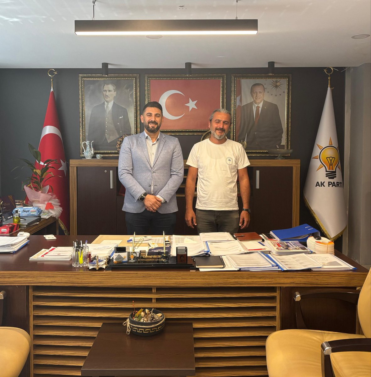 akincemal's tweet photo. İlçe Başkanlığımızda Beyazevler Mahalle Muhtarımız Mine Donma ve Esentepe Mahalle Muhtarımız Mehmet Karal’ı misafir etmekten memnuniyet duyduk.

Mahallelerimizin taleplerini, vatandaşlarımızın beklentilerini ve çözüm odaklı çalışmalarımızı değerlendirdiğimiz samimi bir buluşma gerçekleştirdik. 

Nazik ziyaretleri için kendilerine teşekkür ediyor, çalışmalarında kolaylıklar diliyorum. 

@omerrcelik @abuyukgumus @KaramikSunay @abdullahdogru01 @farukaytek