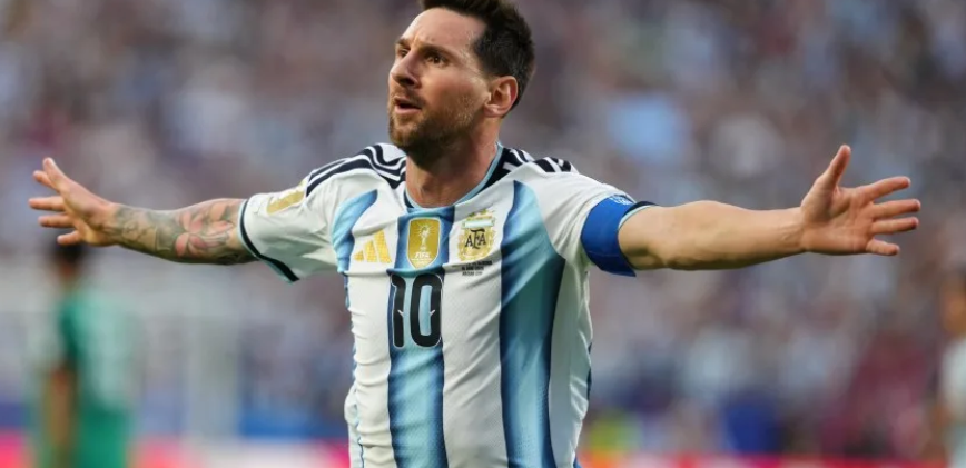 Wriddhaayan's tweet photo. I couldn't catch Lionel Messi's magic live, but I have seen the highlights almost five times now. Some players age. Messi just updates his in-built software.

#FIFAWorldCup https://t.co/7ETKfm6Jzp