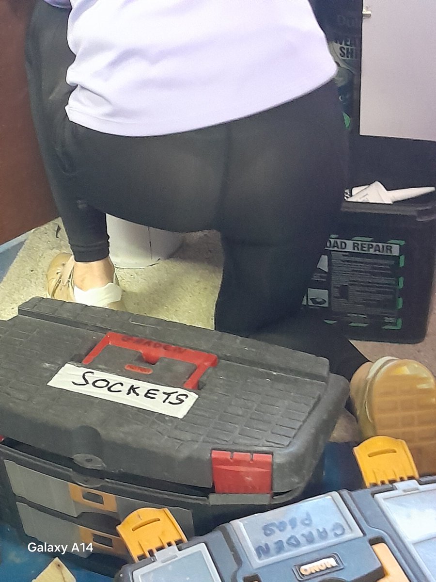 Micky04micky's tweet photo. Love her  wearing  leggings and a thong https://t.co/igYbcoCgGK