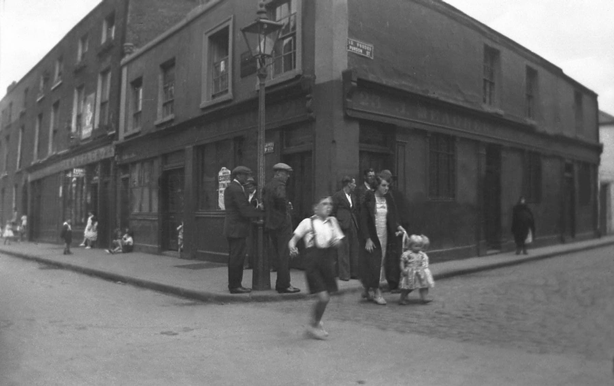 Archidub1's tweet photo. @fallon_donal A rare shot of the corner of Purdon Street and Corporation Street, taken by someone called Paddy Coffey https://t.co/zGXkcR5RSJ