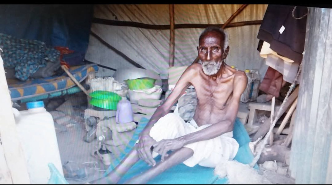 AbeSalat2025's tweet photo. 4/8
The elderly man and woman who spent a lifetime building their community now spend their final years far from home.
Displacement steals dignity as well as shelter.
#WorldRefugeeDay #Tigray @AUC_PAPS @BarhamSalih @antonioguterres @DCP_Haddadi @achpr_cadhp https://t.co/iTUSpyFbiZ
