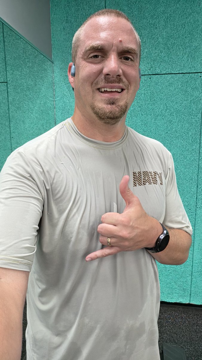 bricks32's tweet photo. Good strength workout finally w/short speed run on treadmill. Feels like it's been forever. Dang it was busy. That almost made me leave due to anxiety. Pushed thru. Doing this for Veterans, Mental health, & Suicide. #Runningforthosethatcant #marathoner #runningforVets #TeamRWB https://t.co/I53I4w7JsM