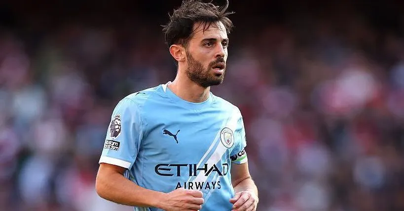 adriacat's tweet photo. Ara mateix, la millor decisió no és fitxar qui més il·lusiona, sinó qui més falta fa. I amb Bernardo Silva, l'atractiu del nom i la voluntat de jugar al Barça eclipsaven que la prioritat és reforçar la defensa i l'atac

✍️ La temptació dels grans noms
📲 https://t.co/ewZFu17wQx https://t.co/sAUz3HWOj3