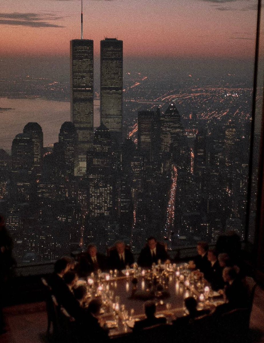 oldmoneyposts's tweet photo. A large table, good company, and no need to impress. https://t.co/zEsv8ZCFWC