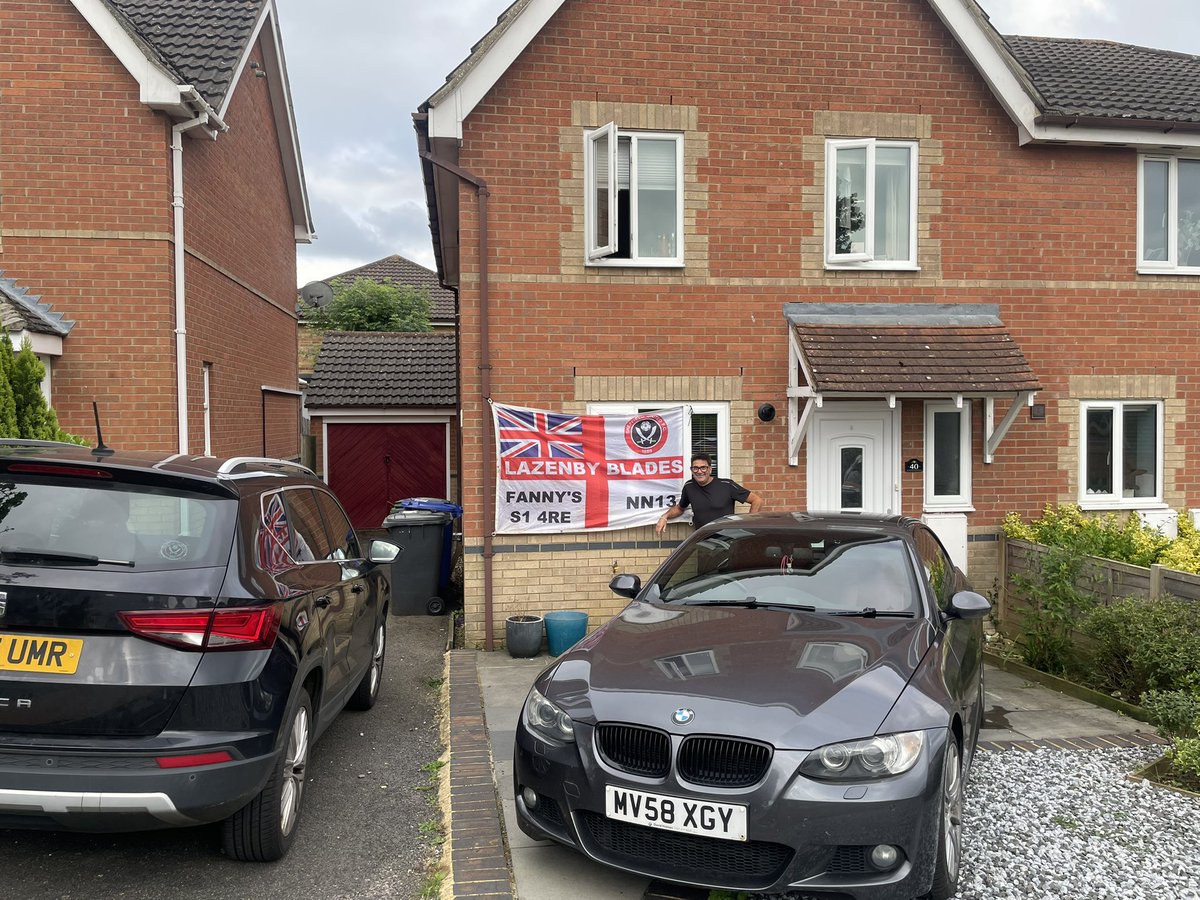 lazy1889's tweet photo. best we can do… repping the flag we took to the euros , CMON ENGLAND🦁 
@primitivedrift 
#twitterblades #england https://t.co/Bh3FYmX9rD