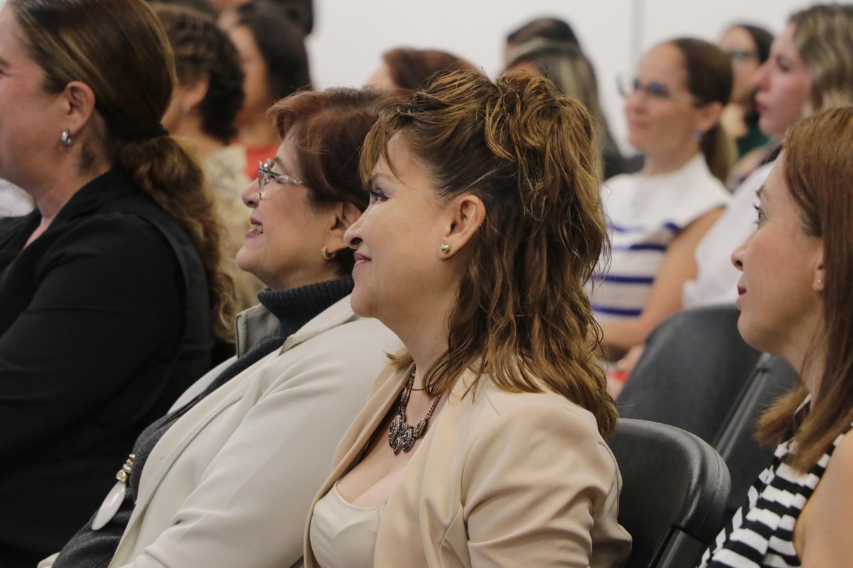 TecCampusAGS's tweet photo. Así vivimos la conferencia “Liderazgo femenino en la nueva generación” con Coca Sevilla✨ 

Una conversación inspiradora sobre liderazgo, crecimiento y el impacto de las mujeres en las nuevas generaciones💖

Agradecemos a Coca por compartir su visión con nuestra comunidad 💭 https://t.co/tJnK8JsLOK