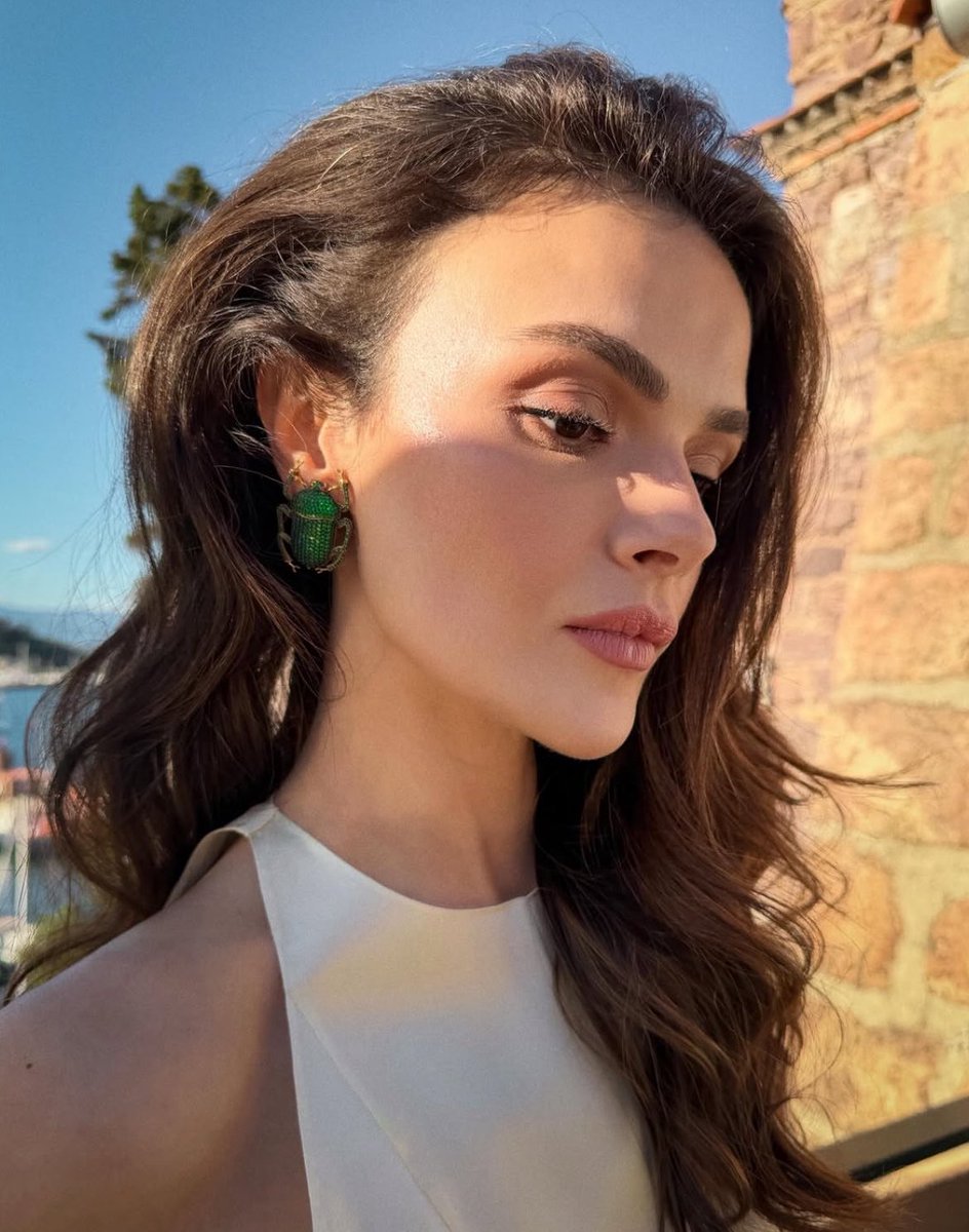 amourazden's tweet photo. dünyanın en güzel kadını 🌼💛 https://t.co/a2TGrWpkOS