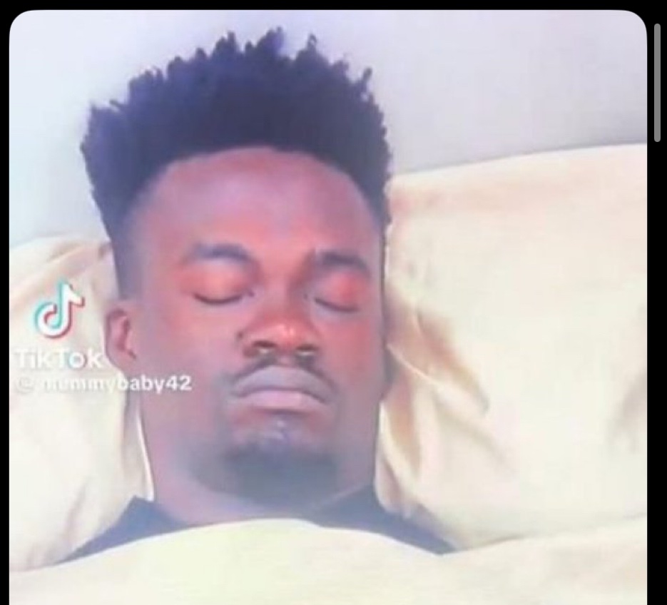Adaeze0o's tweet photo. @bosun_bukky @Iam_JasonJae Of all people better than me it’s your ashy lips boy @Iam_JasonJae 🤮🤮🤮

Make thunder help me kpai you before tomorrow. Ozuor https://t.co/I180OP2LJA