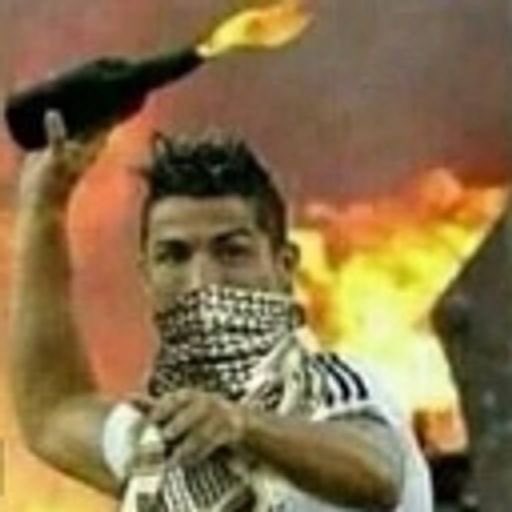 1ThePrime's tweet photo. @aNIMEfla Falta pra Portugal antes do meio campo no segundo tempo e lá vai ele https://t.co/BTznHD6UID