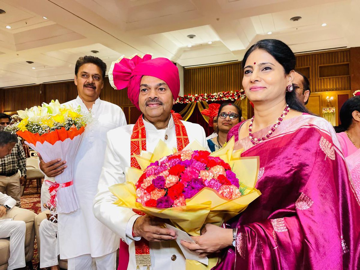 AnupriyaSPatel's tweet photo. आज नई दिल्ली में केंद्रीय राज्य मंत्री मा॰ श्री बी॰ एल॰ वर्मा जी की सुपुत्री के विवाह के शुभ-अवसर पर शामिल होकर अपनी शुभकामनाएँ प्रेषित की। @blvermaup https://t.co/DxiXSyaljG