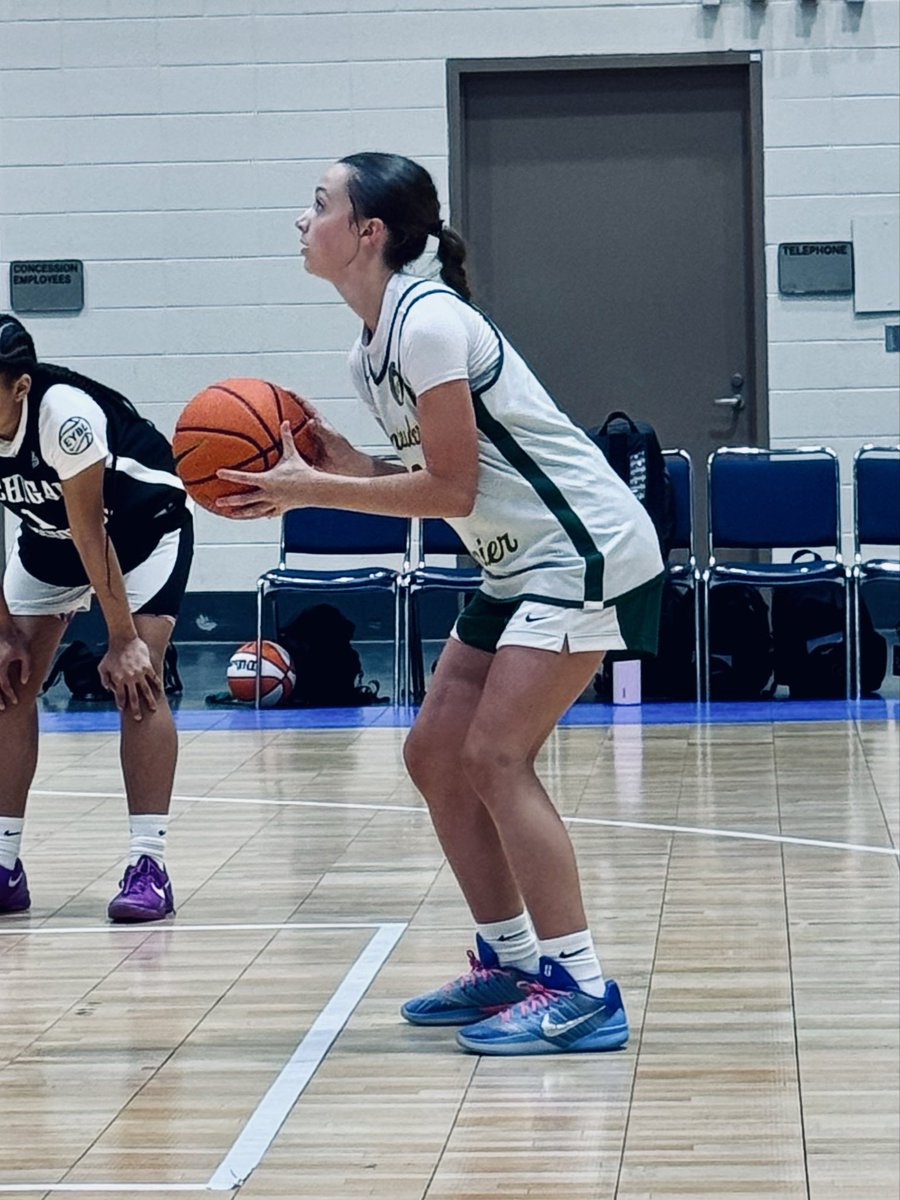 gregkeown23's tweet photo. 7th grader Anna Roberts has had a great summer with @KentuckyPremier EYBL. McCracken County has a future star on the horizon. Keep working @Anna_roberts221 https://t.co/4Q7RVMZsXz