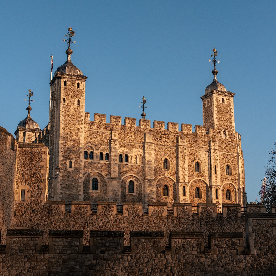 TowerOfLondon's tweet photo. Tonight on #InsideTheTower! 🏰

Watch along with us to discover more about the fortress during Henry VIII's reign, see some incredible discoveries from the Mary Rose and look back on how the Tower marked the 80th anniversary of VJ Day 🌺

Starting at 8pm on @channel5_tv 📺 https://t.co/PrLuJLtpLG