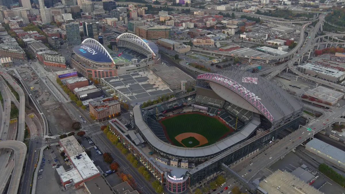 TimingChalk's tweet photo. Rightttt but let me show you Seattle, Phoenix and Portland. They all have stadiums built into city life https://t.co/8um8iY8twJ