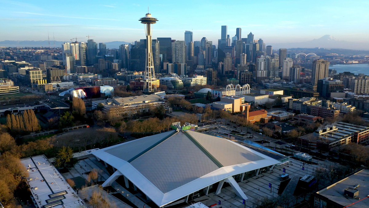 TimingChalk's tweet photo. Rightttt but let me show you Seattle, Phoenix and Portland. They all have stadiums built into city life https://t.co/8um8iY8twJ