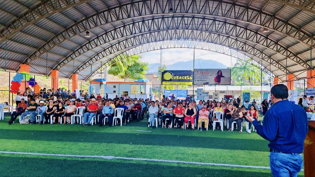 Agricultura_CZ7's tweet photo. #Loja | 🌾🤝 Más apoyo para el campo de #Macará
El #MAGP, a través del proyecto PIDARA, entregó 34 paquetes tecnológicos de arroz parcialmente subvencionados a productores del cantón Macará, fortaleciendo la productividad y el desarrollo del sector agrícola. https://t.co/vVLbG2ieqj