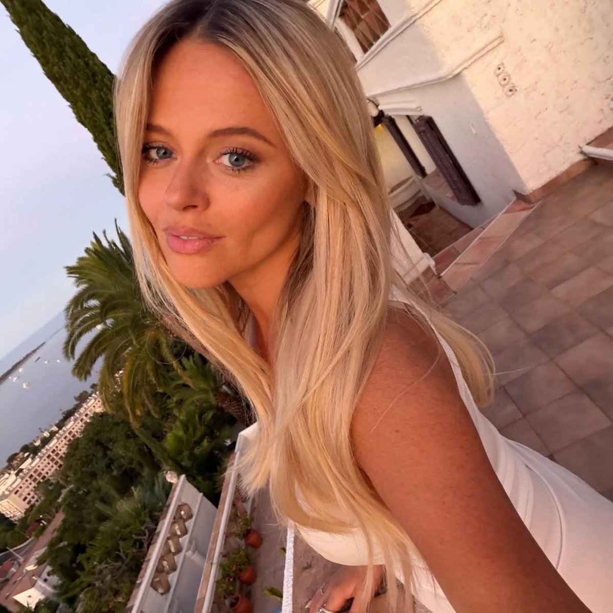 Tim37542963's tweet photo. Emily Atack https://t.co/WU6gUGcigX