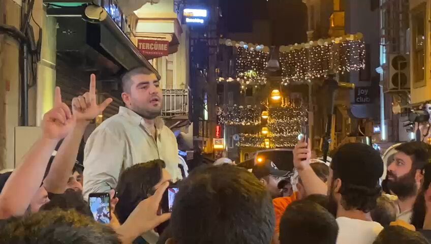 akincimecra's tweet photo. 🚨🚨PEYGAMBERİMİZE (s.a.v) HAKARET EDEN LEMAN ÇİZERLERİ TAHLİYE OLURKEN, SAVUNANLAR MAHKEMEYE ÇIKIYOR.

Büyük Doğu Akıncıları İstanbul İl Başkanı Alper Kaan Aykut leman olaylarından dolayı 23 Haziran 09:30 da Çağlayan Adliyesi’nde hakim karşısına çıkıyor. https://t.co/9EUBrQqlQF