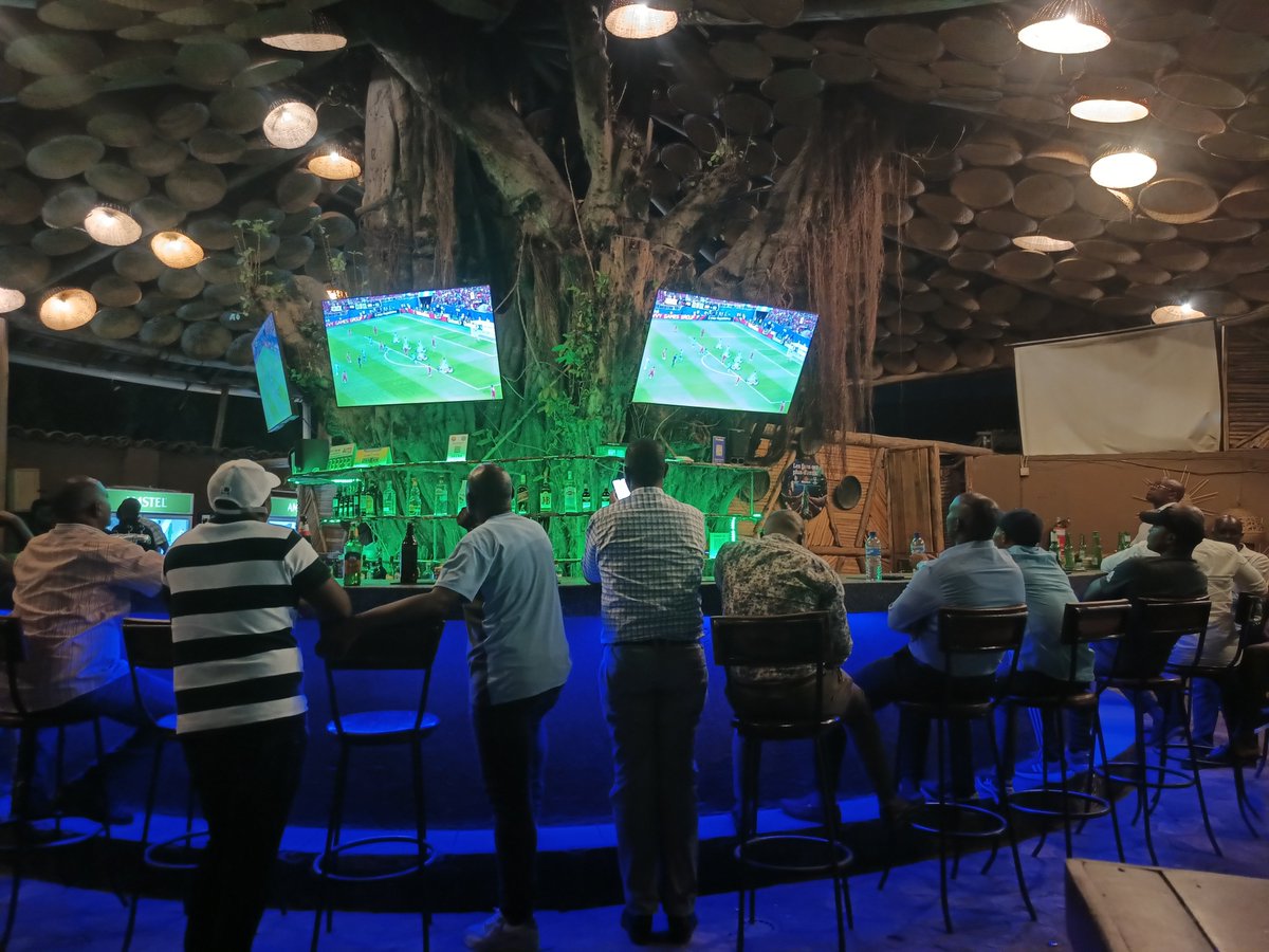 IrisNews_'s tweet photo. ⚽| Mi-temps : 1-1, et l'histoire s'écrit. 
La RDC et le Portugal rentrent aux vestiaires dos à dos. 

João Neves a ouvert le bal pour la Seleção à la 5è minute. Mais le coup de grâce, c’est Yoan Wissa qui l’a mis. 45+4, corner, tête plongeante. Le genre de moment qu’on raconte aux petits-enfants. 

#FifaWorldCup