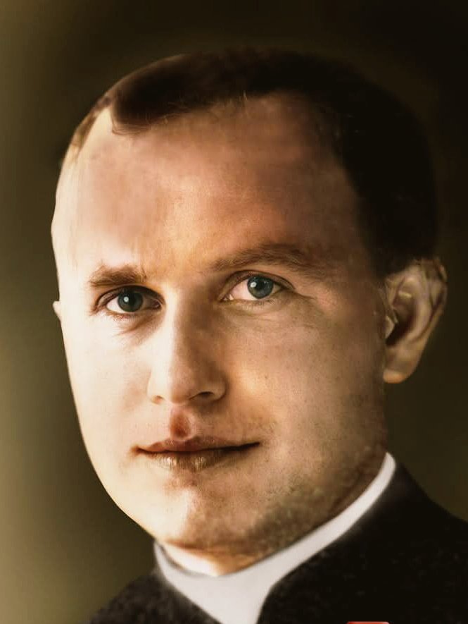 Cogito1918's tweet photo. Więziony w fekaliach po kolana.
Bestialsko bity i nieleczony.
Znęcały się nad nim czerwone
bestie: Leon Utrata-Olszewski
i Józef Kukawka.
Skonał skatowany, na skutek
obrażeń wewnętrznych.

Kapłan Niezłomny.
Nieprzejednany antykomunista.
Nękany przez UB.
Działał w konspiracji.
Posługiwał oddziałom AK.
Wielki Patriota.
Męczennik tajemnicy sumienia.

18 VI 1952 został
ZAMORDOWANY
KS. PIOTR OBORSKI.

Nigdy nie zapomnimy!