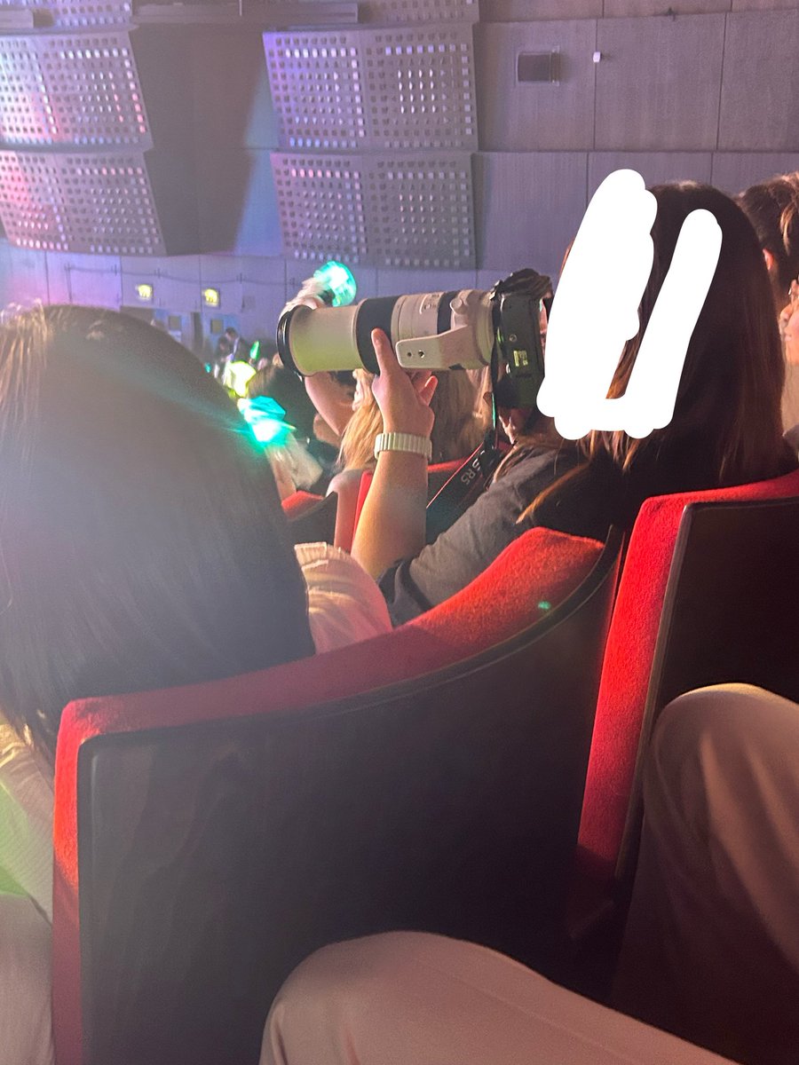 _TaaaaaemiN's tweet photo. non mais les kr ils sont dans l’abus 😭😭 https://t.co/fv75doSIRu
