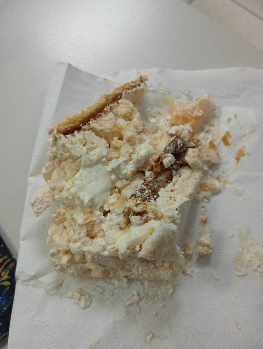 SolveigBRitrova's tweet photo. Los cumpleañitos en la oficina son el equivalente al cumpleañito en la escuela cuando aparecía una torta para compartir con la clase. https://t.co/klrZ5PNMxl