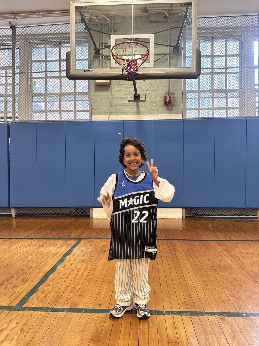 I_AM_SAMALAM's tweet photo. Myles and Sylie graduated Kindergarten today… Myles had one request, can I wear my @OrlandoMagic @franzboogie jersey? Yep my boy of course! https://t.co/HvdDyfGI7q
