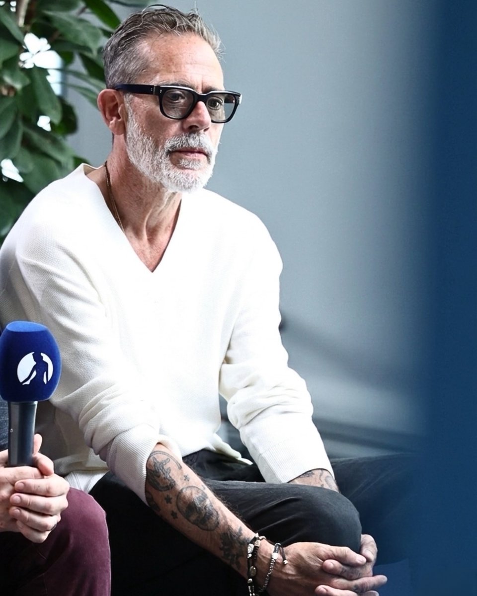 PortalJeffreyBR's tweet photo. Jeffrey Dean Morgan being interviewed by the official 2026 Monte-Carlo Television Festival channel. 💙🎤 https://t.co/Ae0Me8036R