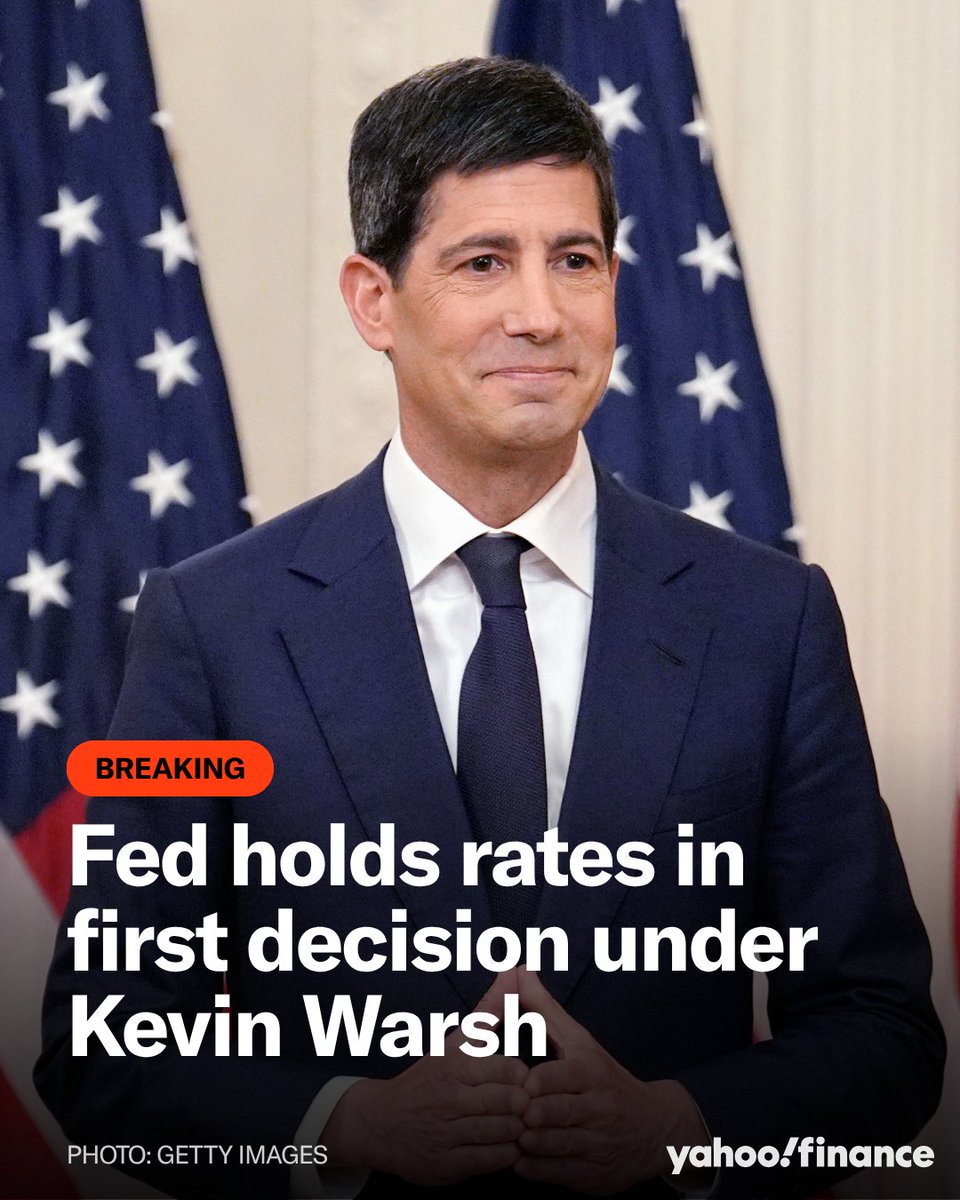 YahooFinance's tweet photo. BREAKING: The Federal Reserve is holding rates steady. https://t.co/Nlt0u6pmt4