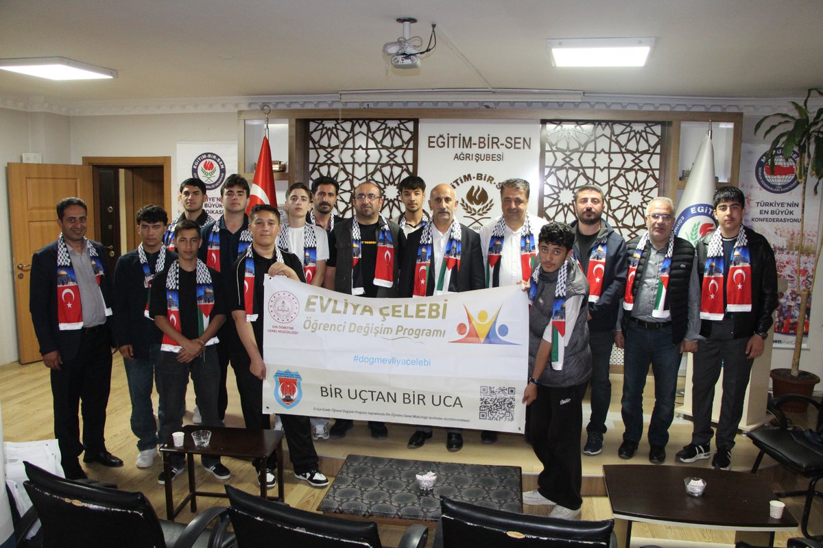 sleymangmer's tweet photo. Milli Eğitim Bakanlığı Din Öğretimi Genel Müdürlüğü tarafından yürütülen Evliya Çelebi Öğrenci Değişim Projesi kapsamında Ağrı’ya gelen Edirne/Keşan Hersekzade Ahmet Paşa Anadolu İHL öğrenci ve öğretmenlerini sendikamızda ağırladık.
"Bir Uçtan Bir Uca" kurulan gönül köprüsü... https://t.co/QgwZ6mFBtq