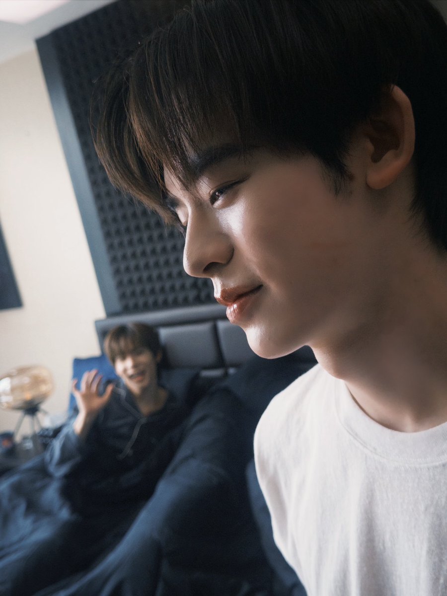 _xia_sini's tweet photo. been 2 months since duang with you ended but they still did not explain how pip got his kiss mark coz damn it was qin who kissed duang every after duang mam mam, mam mam good boy, not the other way around😌

(no need to explain actually, we know already😀)
#2เดือนที่คถด้วงกับเธอ https://t.co/pBtEDH2mbE