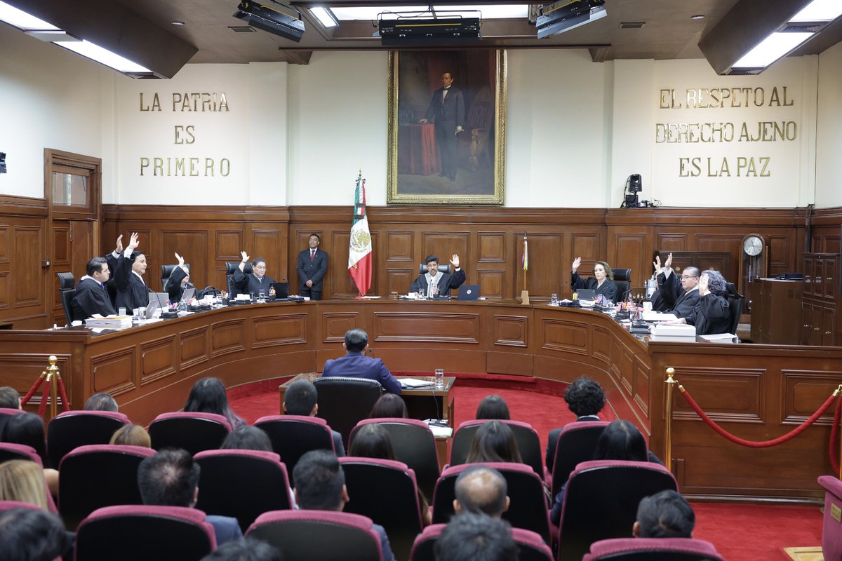 SCJN's tweet photo. 🚨#ÚltimaHora | La #SCJN reasumió su competencia originaria para resolver un amparo en revisión que le permitirá pronunciarse sobre la prohibición de la eutanasia y del suicidio asistido prevista en el orden jurídico sanitario y penal, en relación con los derechos a la autonomía y al libre desarrollo de la personalidad.