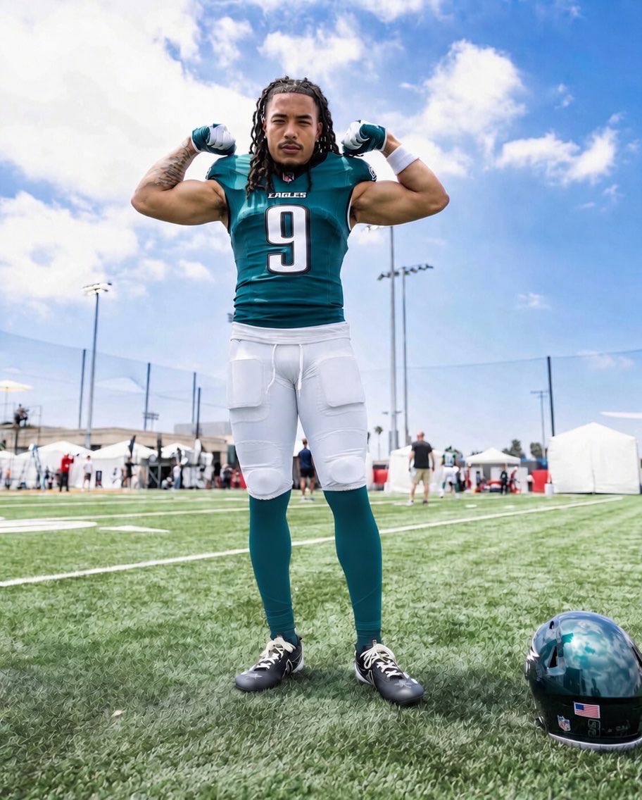 joepezz_'s tweet photo. It’s time for the Eagles to switch to the green socks 🔥🔥🔥 https://t.co/T35WqzgNpQ