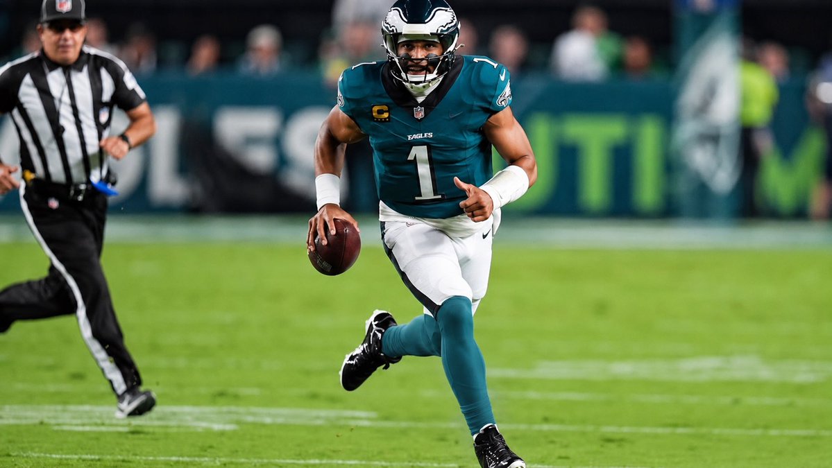 joepezz_'s tweet photo. It’s time for the Eagles to switch to the green socks 🔥🔥🔥 https://t.co/T35WqzgNpQ