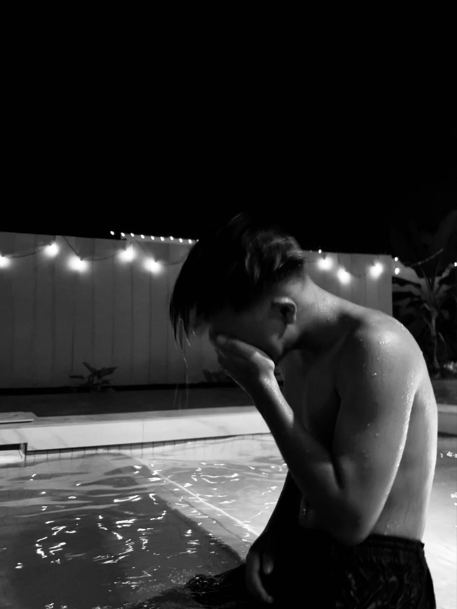 faennnj's tweet photo. late-night swim https://t.co/YthKkJ5alJ