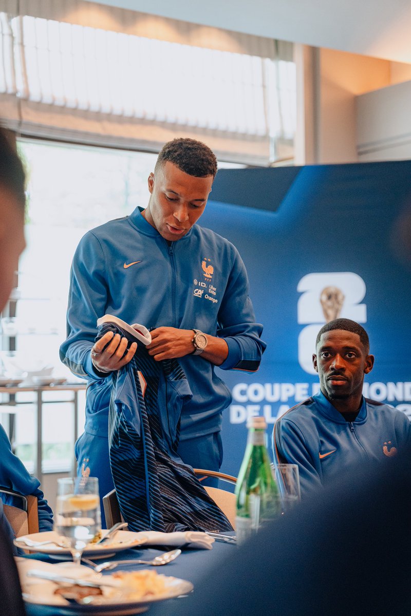 KMbappe's tweet photo. 58 buts. 👑
Une grande fierté de pouvoir devenir le meilleur buteur de l’histoire de notre sélection, un pays qui vu passer tant de grands joueurs. 
Merci à l’ensemble mes coéquipiers, au staff et la FFF pour l’éternelle confiance depuis le premier jour. 
Et merci à vous pour votre soutien. 
On continue, il reste beaucoup à faire…

💙🤍❤️ @equipedefrance