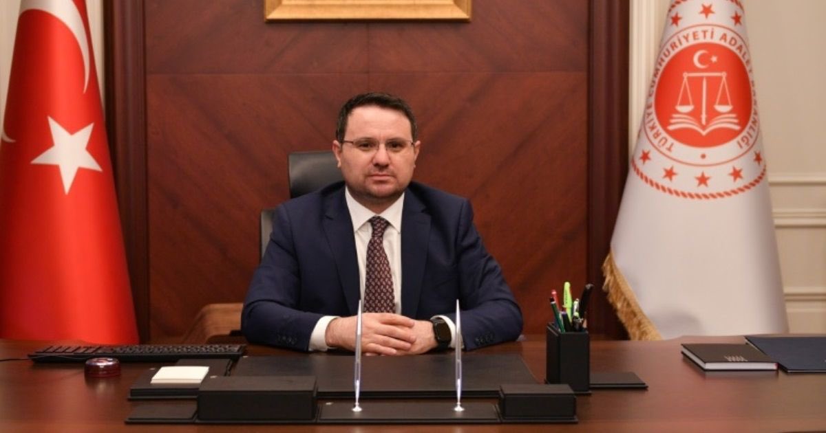 ceviknihat7321's tweet photo. 4 ayda ne mal olduğunu Avrupa Parlamentosu bile anladı. Akp ve Tayyip Erdoğan'ın sarayının kapı kulu. https://t.co/nx6c0yEx6b