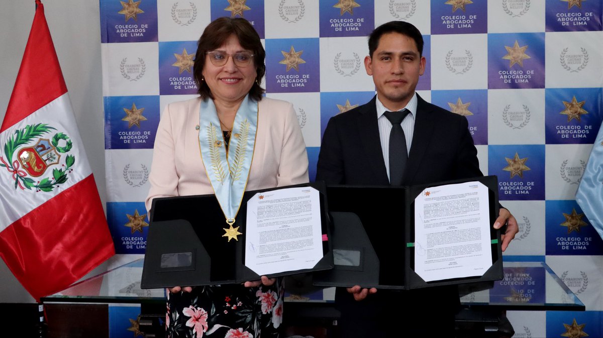 CALPERUOFICIAL's tweet photo. 🤝📚 El Ilustre Colegio de Abogados de Lima (CAL) y el Instituto Nacional de Capacitación para el Ascenso Profesional (INAPROF) suscribieron un Convenio Marco y un Convenio Específico de Cooperación Interinstitucional, reafirmando su compromiso con la formación jurídica https://t.co/u4qVNE6Gh5