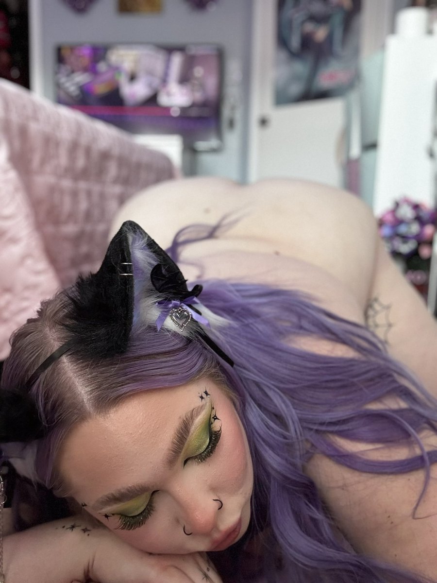 hotgirlieambs's tweet photo. It’s wagon Wednesday, pervs! 💚😇💜

✨I have a couple spots left for 50% off my OF! Whose gonna snag them? ✨

https://t.co/dWYKc1laBa https://t.co/AclW13hwip