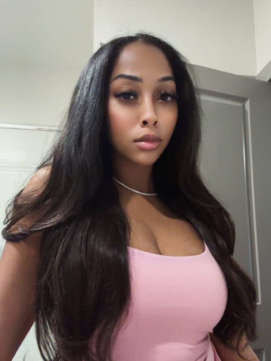 JADAlynnn5's tweet photo. Pink looks good on me💗 https://t.co/zWgXdtiJTp