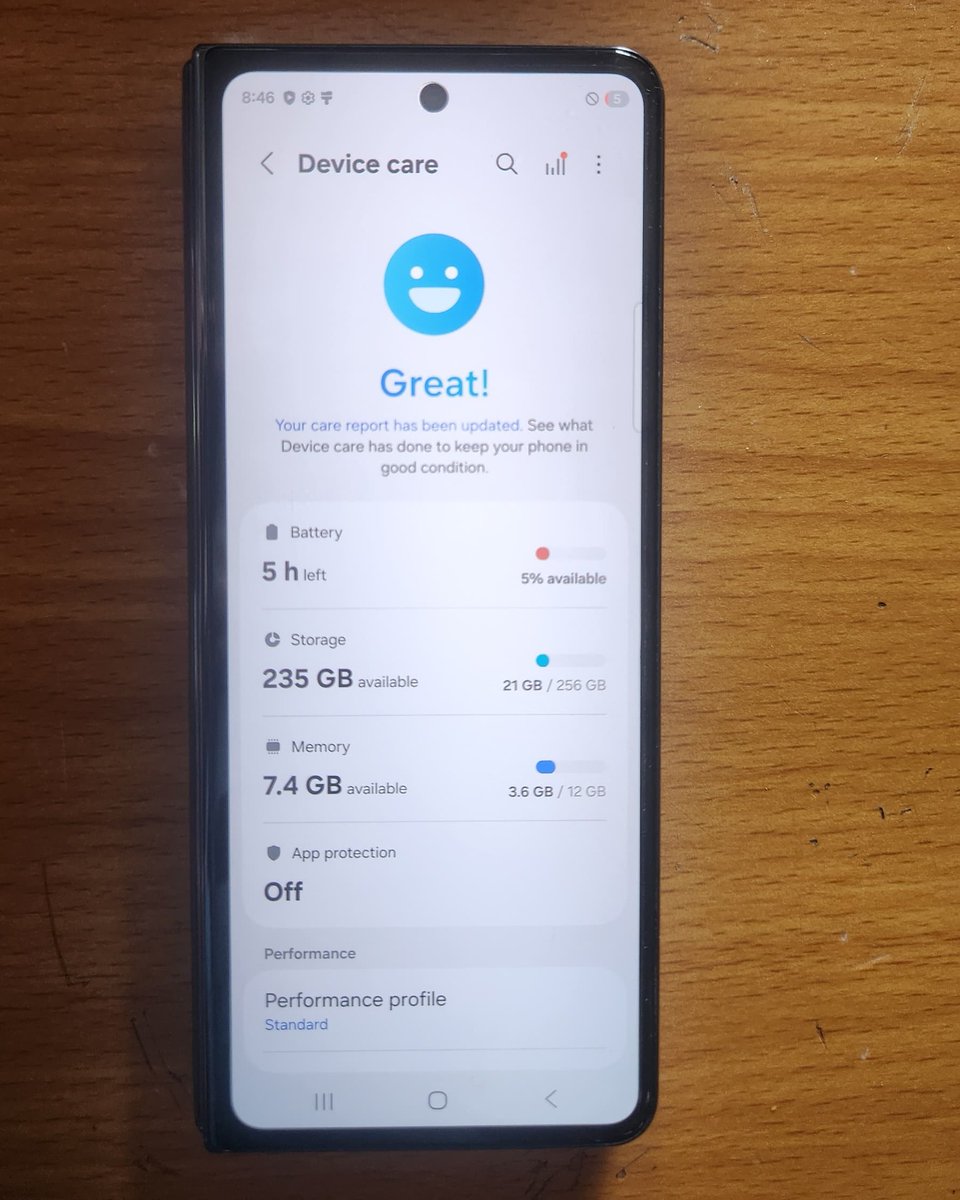 Ben_Buk's tweet photo. Discounted Used Samsung Galaxy Z 4 256GB with tiny screen dent - ₦450,000