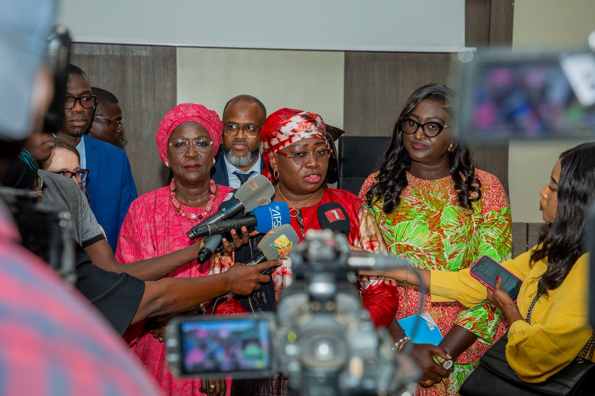 UNFPASenegal's tweet photo. 🇸🇳 #Saly : Ouverture par la @csdhofficiel de l'atelier sur les défis d'application de la loi relative aux MGF, sous la présidence de la ministre @MinFamilleSN Mme Marie Angélique Mame Selbé Diouf.
Unir les acteurs clés avec l’appui de @GPtoEndFGM pour éliminer les MGF d’ici 2030. https://t.co/bNwO7m3hDc