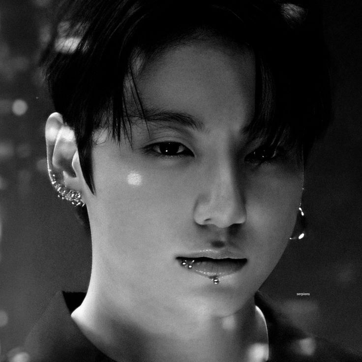 hyunki_archive's tweet photo. 𝔄𝔯𝔠𝔥𝔦𝔳𝔢_𝟸𝟷: 𝔇𝔢𝔱𝔞𝔩𝔩𝔢𝔰. 🚬🃏
𝕮𝖊𝖗𝖐𝖆, 𝖕𝖊𝖗𝖔 𝖑𝖔 𝖘𝖚𝖋𝖎𝖈𝖎𝖊𝖓𝖙𝖊𝖒𝖊𝖓𝖙𝖊 𝖑𝖊𝖏𝖔𝖘 𝖐𝖔𝖒𝖔 𝖕𝖆𝖗𝖆 𝖐𝖚𝖊 𝖓𝖔 𝖕𝖚𝖊𝖉𝖆𝖘 𝖙𝖔𝖐𝖆𝖗𝖒𝖊.
#Fakeland #HyunKiArchive #Visuals https://t.co/YEN4AtmyBZ