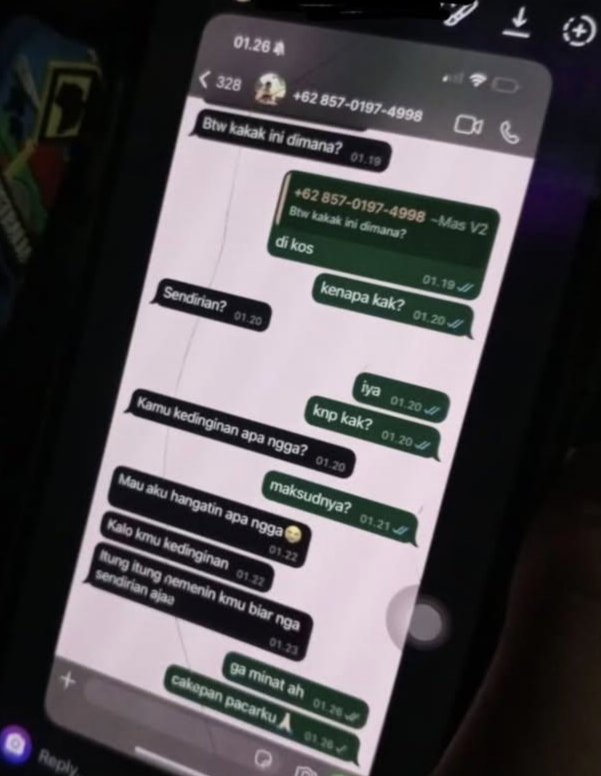 pedas__manis's tweet photo. Kronologi nya :

Ada driver cewe yang antar jastip ke costumernya. Kemudian dilecehin oleh si costumer dengan ngirim chat gak senonoh trus dia mengajak si cewe buat HB.

Sejauh ini udah ada 3 korban yang speak up https://t.co/Gkjcs9XBHr