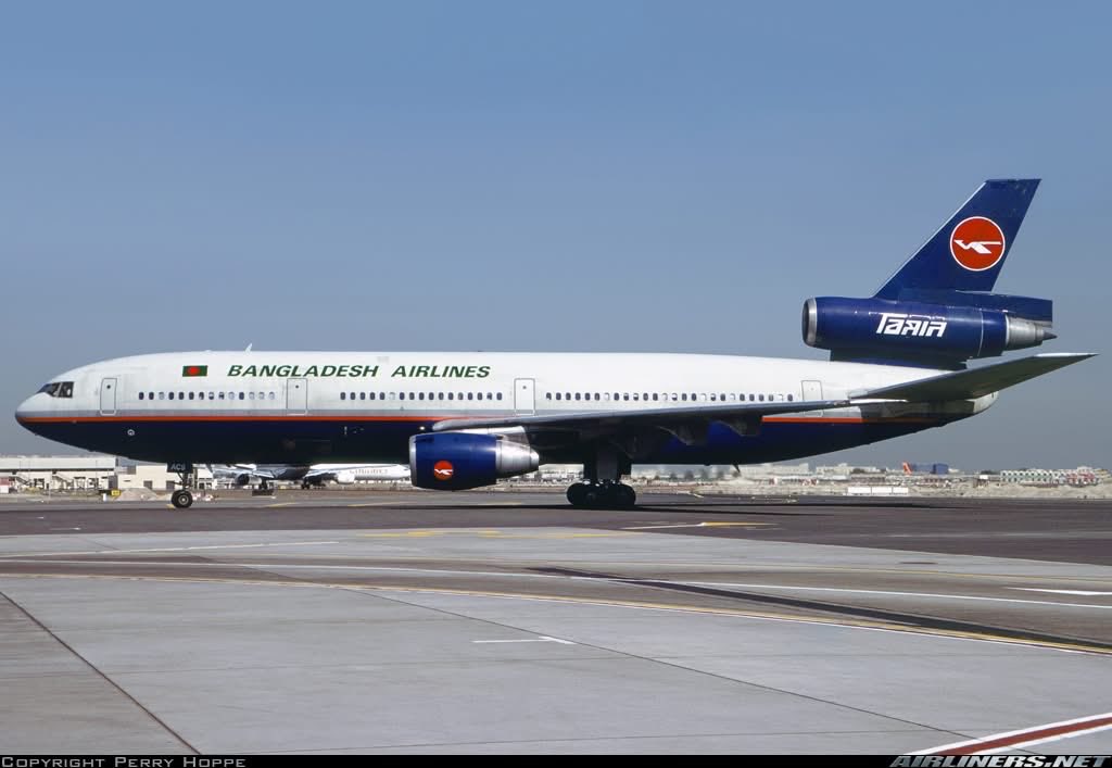 n194at's tweet photo. Biman Bangladesh 
Douglas DC-10-30 S2-ACS
DXB/OMDB Dubai Intl Airport
December 1999
Photo credit Perry Hoppe 
#AvGeek #Aviation #Airline #AvGeeks #Douglas #DC10 #Biman #Bangladesh #DXB #Dubai 🇧🇩 https://t.co/xUVJSWGi5q