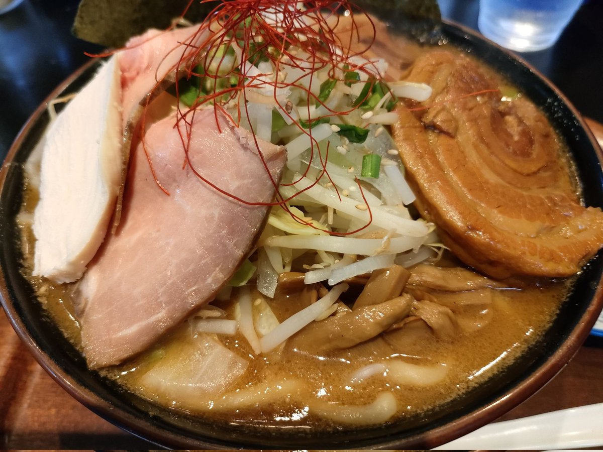 _darguy_'s tweet photo. 濃厚味噌ラーメン🍜
奥深い味わいの濃厚スープに
数種類のチャーシューで
食べ応え抜群😋

＃ラーメン https://t.co/mXFVoBfmb1